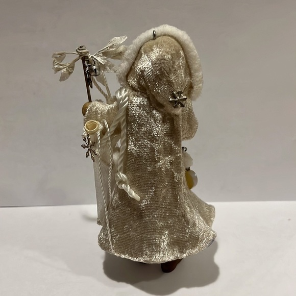 Hallmark 2004 Father Christmas Series 1 White Ornament - Picture 4 of 8